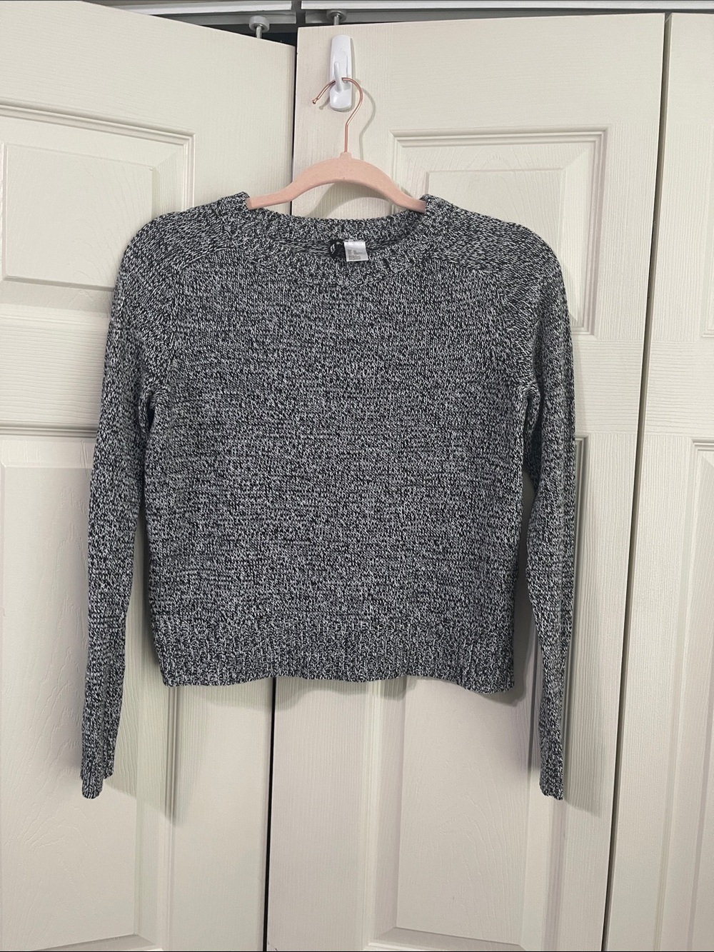 H&M Divided Gray Marled Knit Cropped Sweater . #0199-A